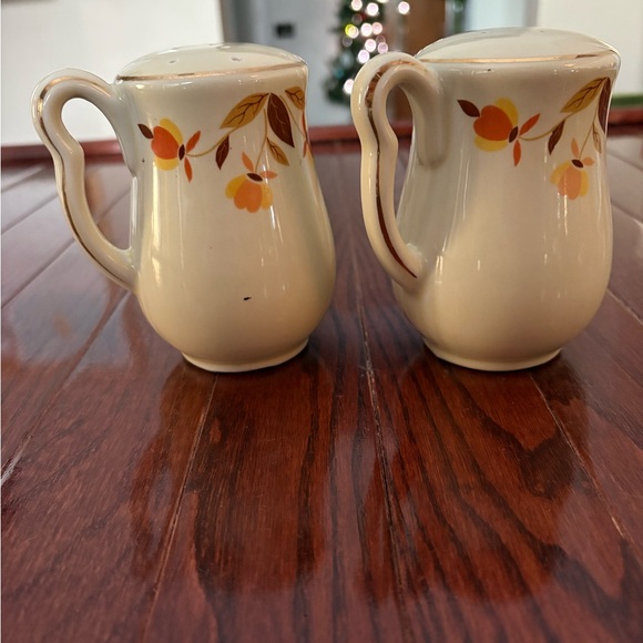 Vintage Hall China Jewel Tea Autumn Leaf Salt and Pepper Shakers - Picture 2 of 7